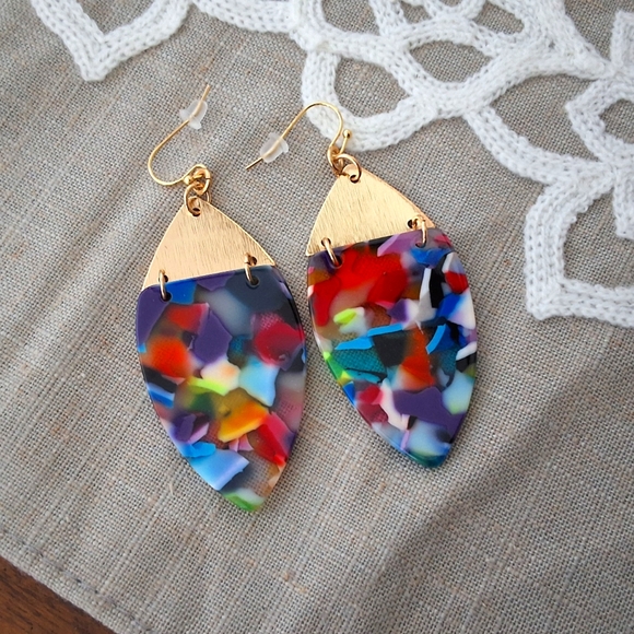 💥SALE💥Leaf Shape NEW Brushed Gold Multi-Colored Dangle Earrings - Picture 3 of 4